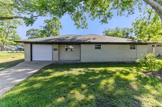 401 S Fig Street, Sweeny, TX 77480