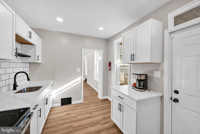 240 CHESTNUT ST, West Reading, PA 19611