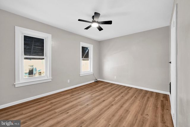 240 CHESTNUT ST, West Reading, PA 19611