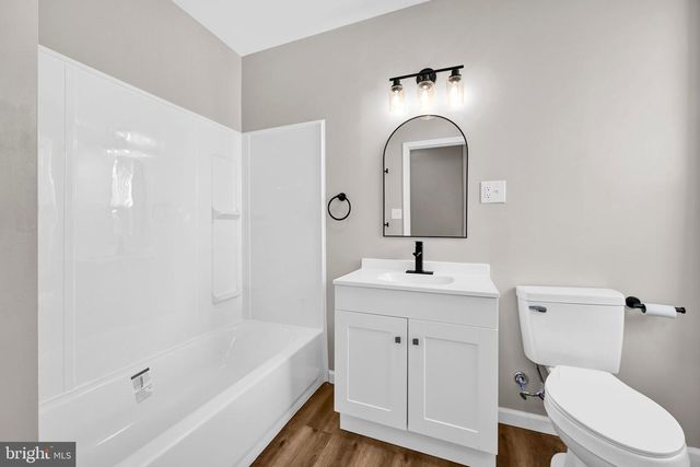 240 CHESTNUT ST, West Reading, PA 19611