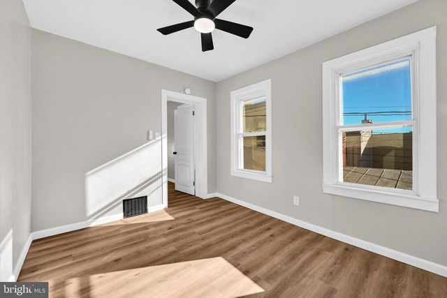 240 CHESTNUT ST, West Reading, PA 19611