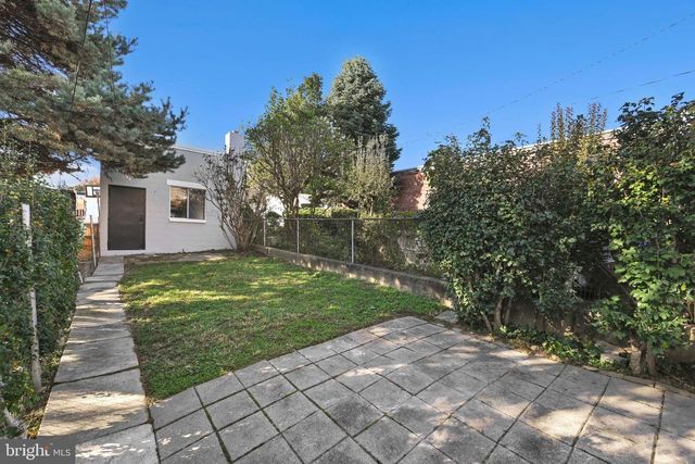 240 CHESTNUT ST, West Reading, PA 19611
