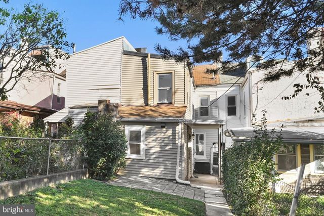 240 CHESTNUT ST, West Reading, PA 19611