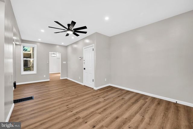 240 CHESTNUT ST, West Reading, PA 19611