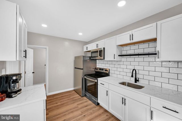240 CHESTNUT ST, West Reading, PA 19611