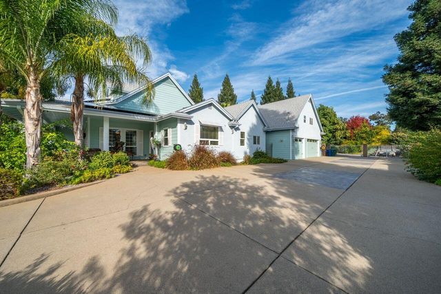 4813 St Charles Drive, Redding, CA 96002