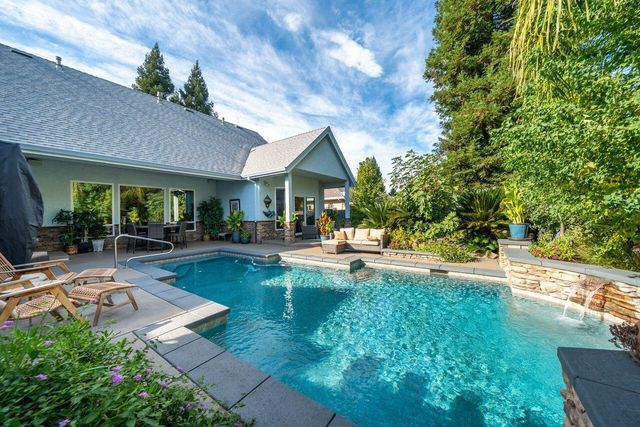 4813 St Charles Drive, Redding, CA 96002