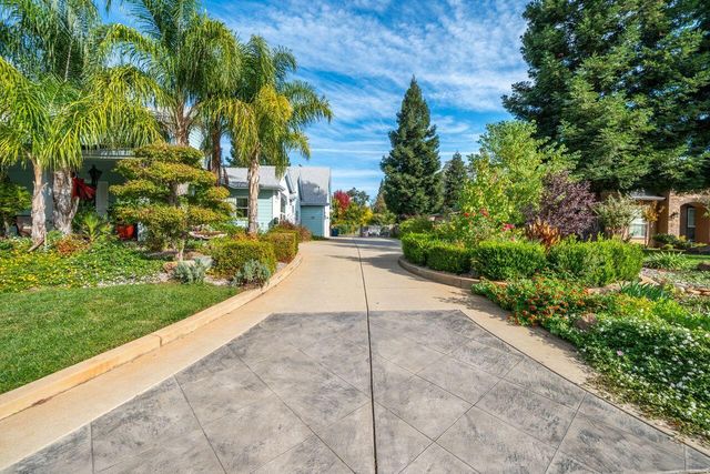 4813 St Charles Drive, Redding, CA 96002