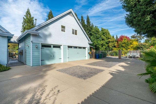 4813 St Charles Drive, Redding, CA 96002
