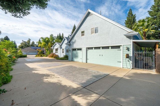 4813 St Charles Drive, Redding, CA 96002