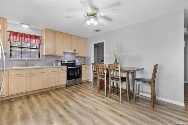 762 Avenue F, Poteet, TX 78065