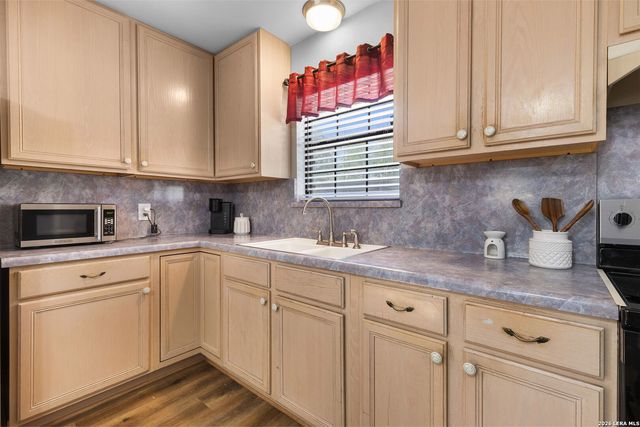762 Avenue F, Poteet, TX 78065