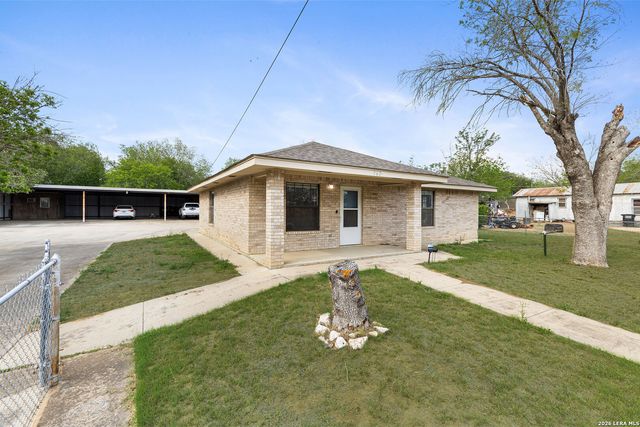 762 Avenue F, Poteet, TX 78065