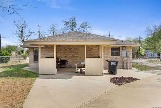 762 Avenue F, Poteet, TX 78065