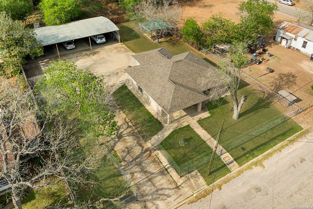762 Avenue F, Poteet, TX 78065