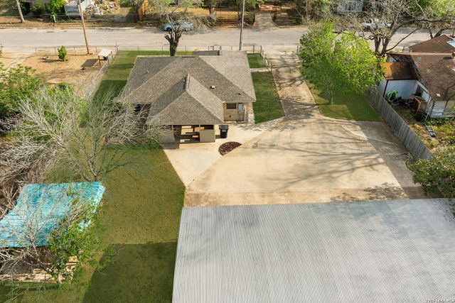 762 Avenue F, Poteet, TX 78065