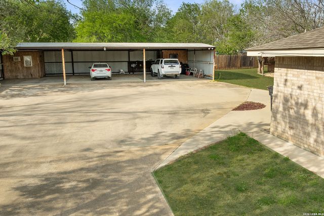 762 Avenue F, Poteet, TX 78065