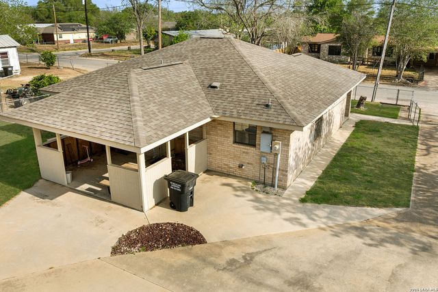 762 Avenue F, Poteet, TX 78065