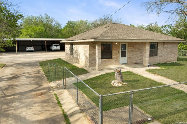 762 Avenue F, Poteet, TX 78065