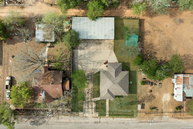 762 Avenue F, Poteet, TX 78065