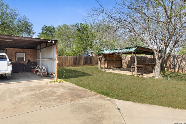 762 Avenue F, Poteet, TX 78065