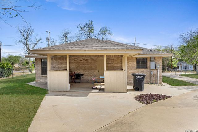762 Avenue F, Poteet, TX 78065