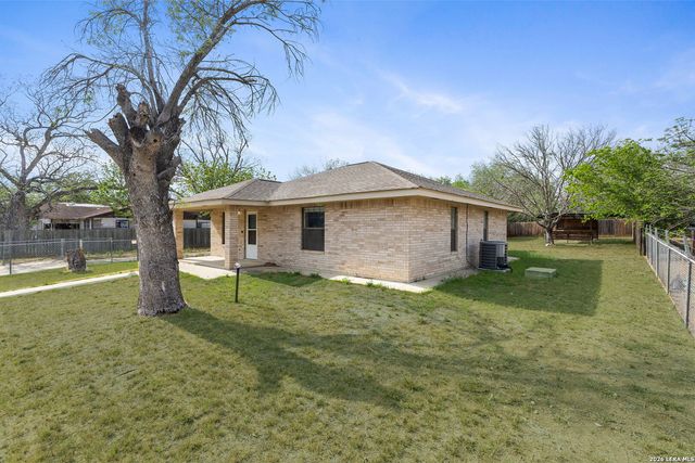 762 Avenue F, Poteet, TX 78065