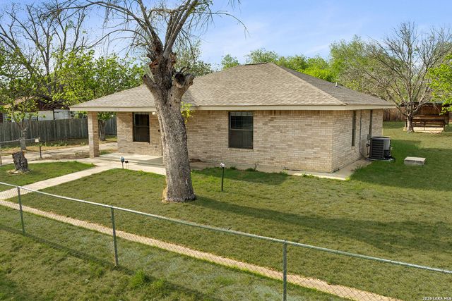 762 Avenue F, Poteet, TX 78065