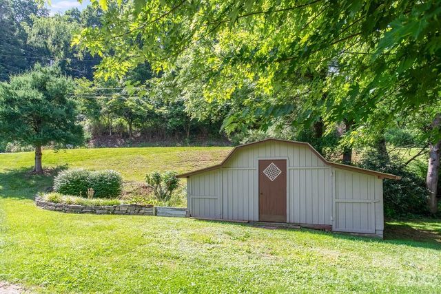 293 Dillardtown Road, Sylva, NC 28779