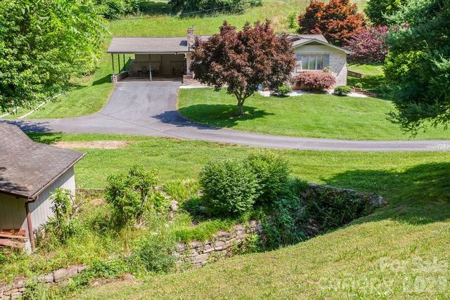 293 Dillardtown Road, Sylva, NC 28779