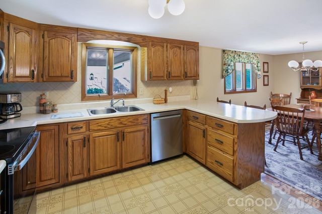 293 Dillardtown Road, Sylva, NC 28779