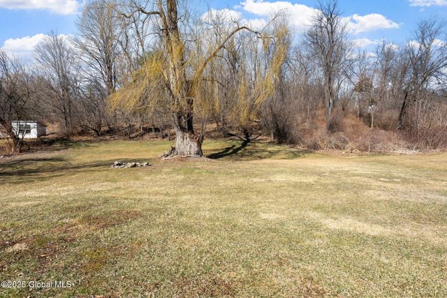 1370 Aquetuck Road, New Baltimore, NY 12143