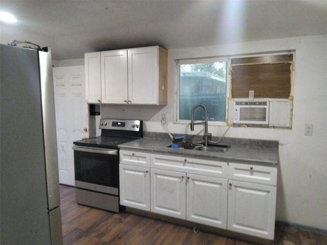 15561 El Cajon Street, Sylmar (los Angeles), CA 91342