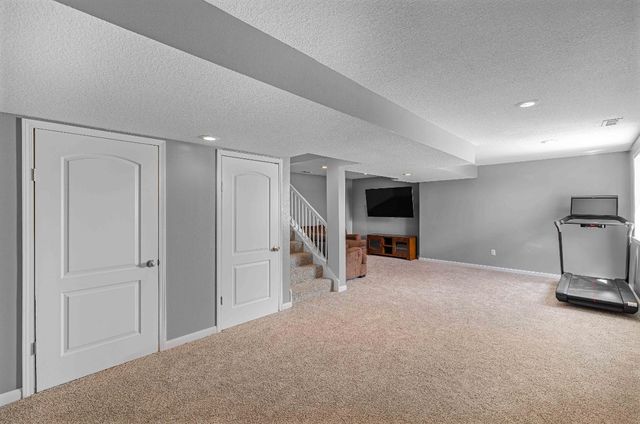 1487 93rd Street, West Des Moines, IA 50266