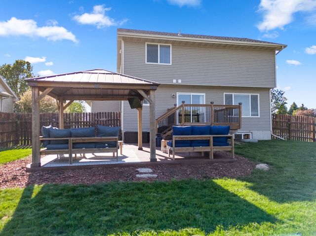 1487 93rd Street, West Des Moines, IA 50266