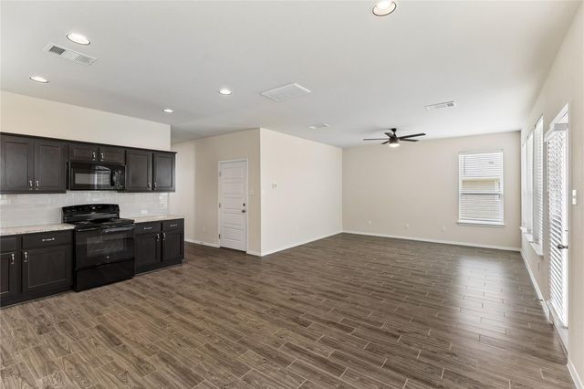 318 Schuylerville DR, Elgin, TX 78621
