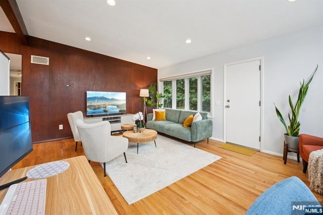 208 Prospect Avenue, Oradell, NJ 07649