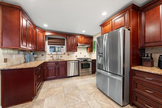11311 LINBANKS PLACE, Tampa, FL 33617