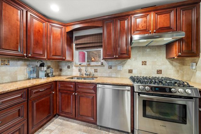 11311 LINBANKS PLACE, Tampa, FL 33617