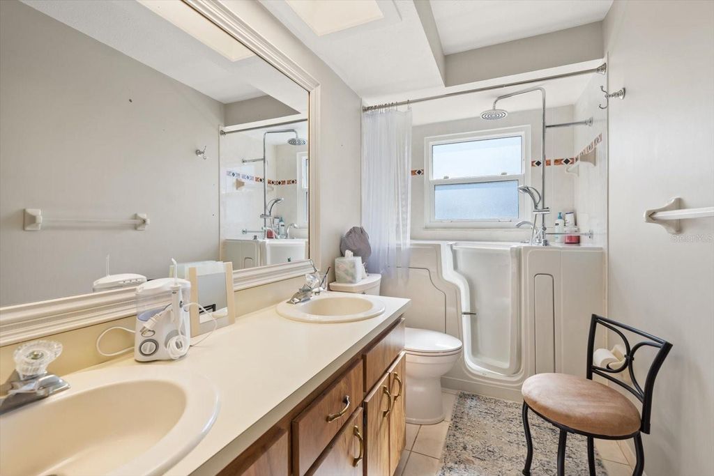 Image 35 of property listing at 11311 LINBANKS PLACE, Tampa, FL 33617