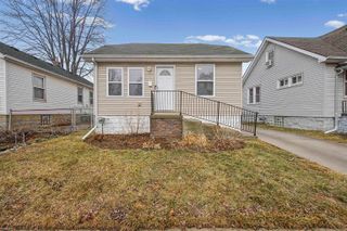 22607 Maxine Street, Saint Clair Shores, MI 48080