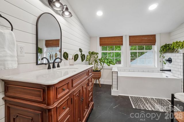 111 Bennett Street, Burnsville, NC 28714