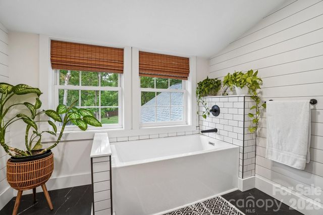 111 Bennett Street, Burnsville, NC 28714