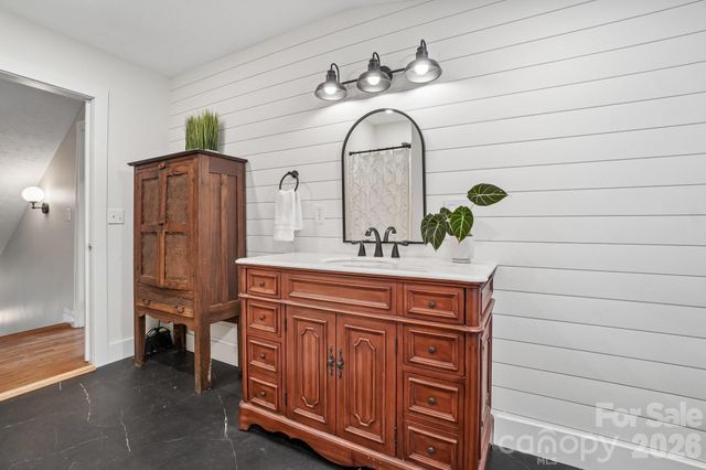 111 Bennett Street, Burnsville, NC 28714