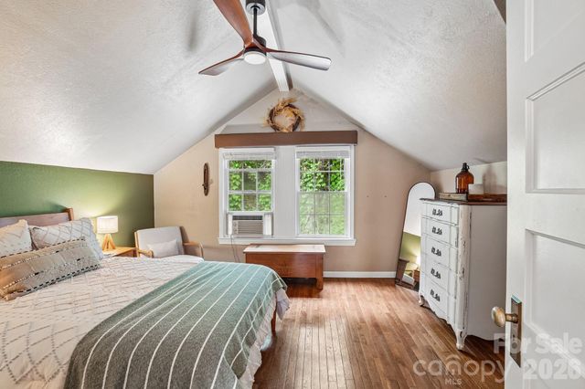 111 Bennett Street, Burnsville, NC 28714