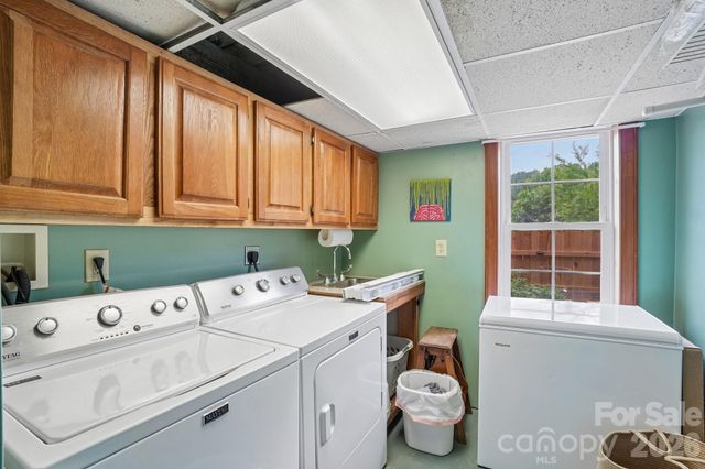 111 Bennett Street, Burnsville, NC 28714