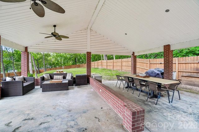 111 Bennett Street, Burnsville, NC 28714