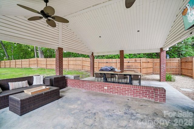 111 Bennett Street, Burnsville, NC 28714