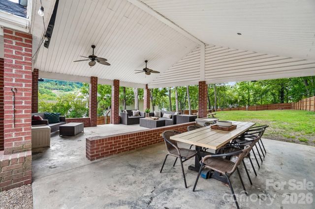 111 Bennett Street, Burnsville, NC 28714