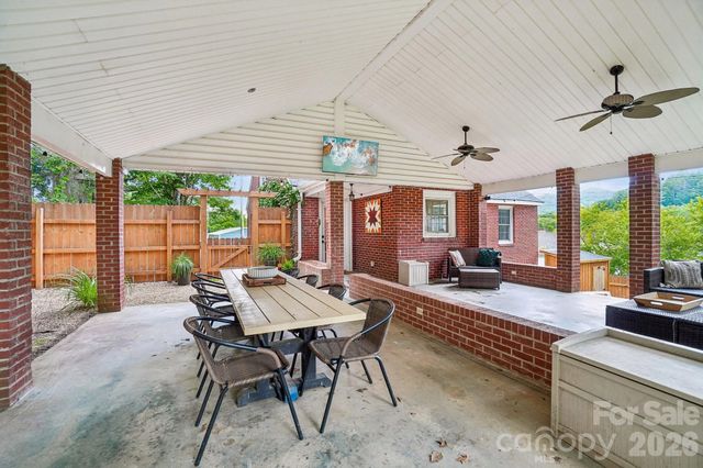 111 Bennett Street, Burnsville, NC 28714